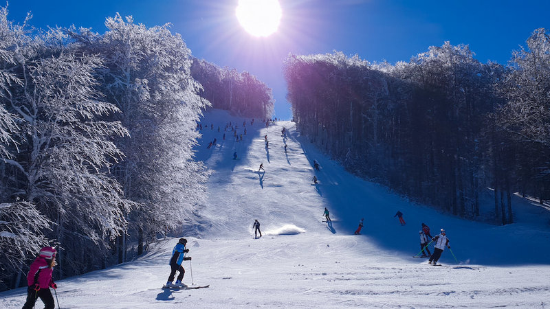 Fine settimana di neve e sole a Gambarie: migliaia di turisti sulle piste da sci